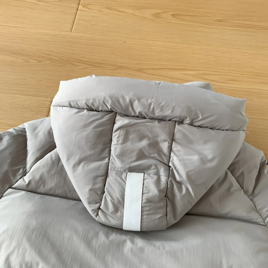 [Moonlight Lime] Style number: Y 109 𝘾𝘼𝙉𝘼𝘿𝘼 𝙂𝙊𝙊𝙎𝙀/Canada Goose 2602LB 1 Capsule Series Macaron Parka Size: XS S M L XL Down: National standard 80% white duck down, light weight and strong warmth retention. Fabric: Made of soft Endura Luxe fabric and CORDURA imported from Du Pont Company of the United States, which enhances the durability of easy-to-wear parts, is lightweight and durable; the inner liner is made of T anti-velvet gallbladder, which is comfortable, soft and non-velveting.